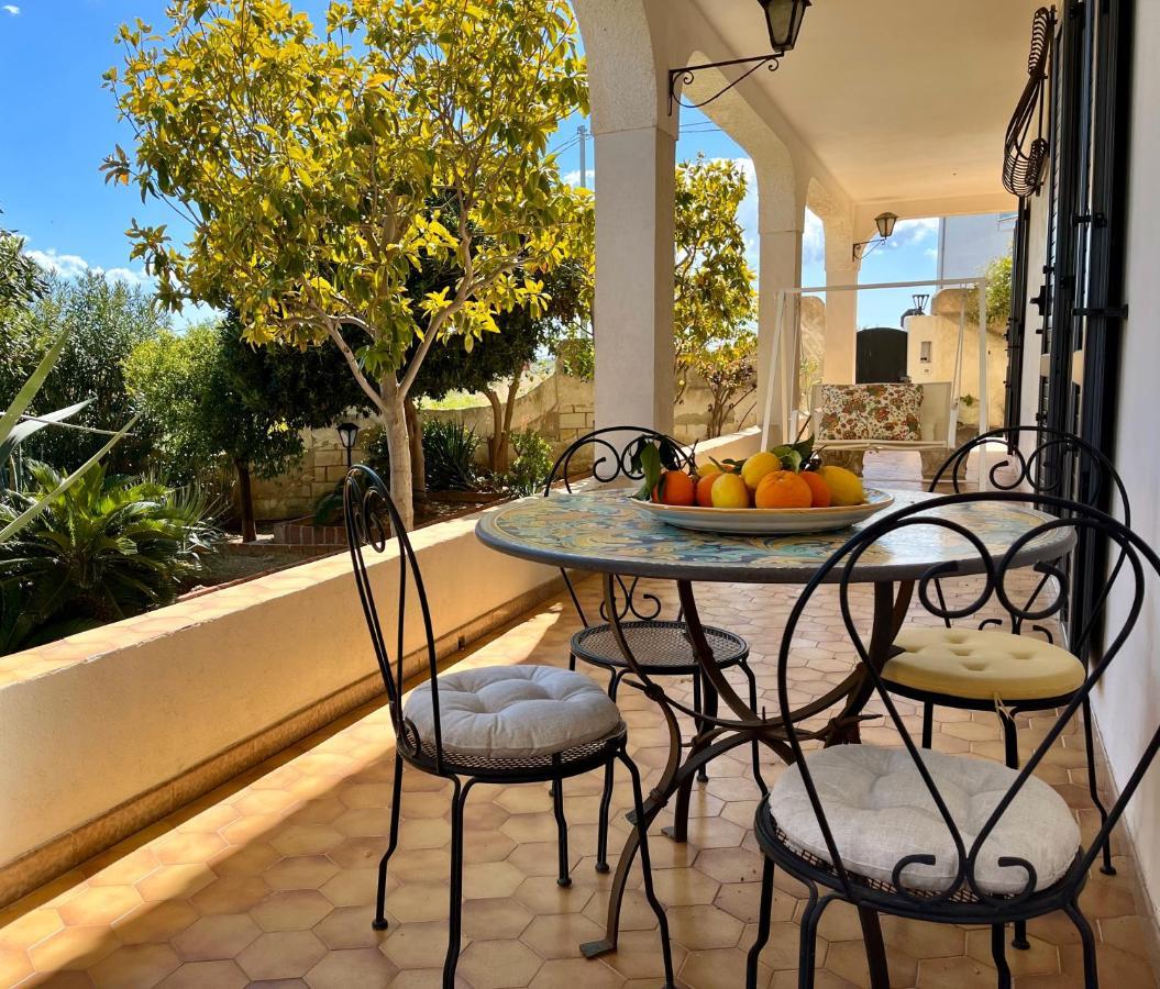 Villa Letizia Rooms & Apartments Noto Luaran gambar